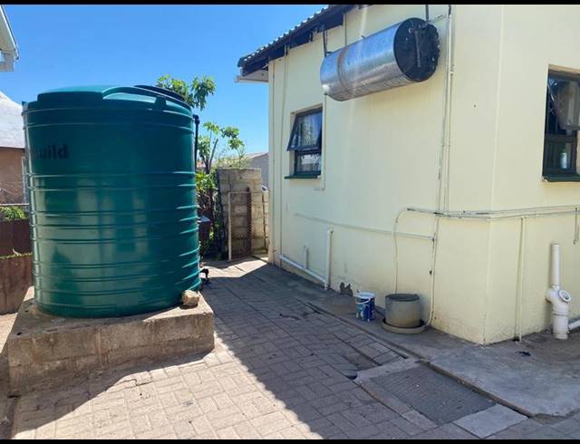 8 BEDROOM HOUSE FOR SALE IN EZIBELENI